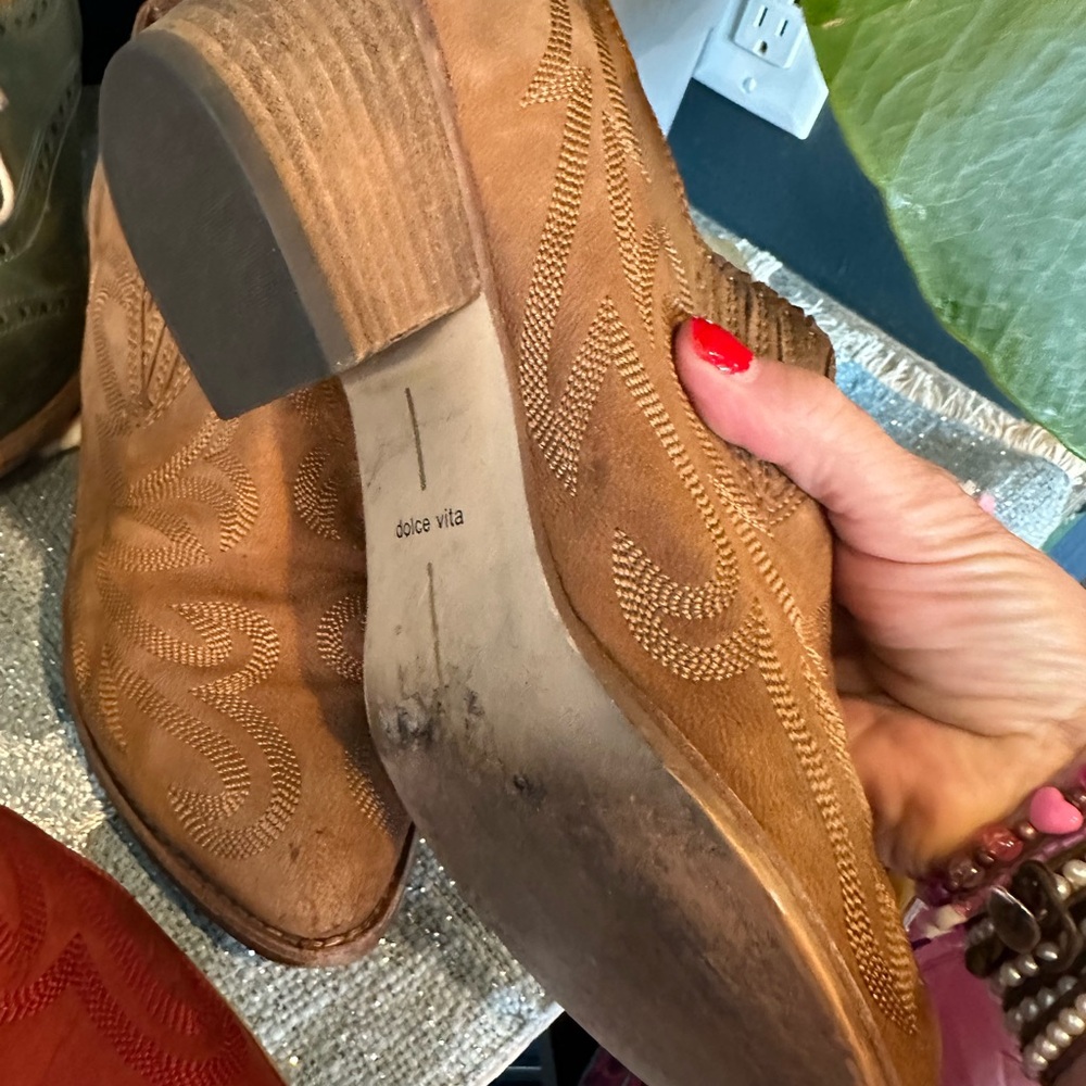 Dolce vita cowgirl booties! Tan and red!